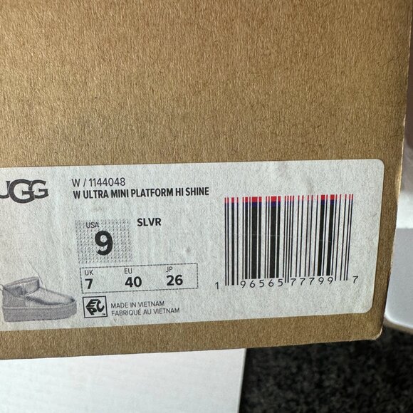 UGG Boots - Picture 10 of 10